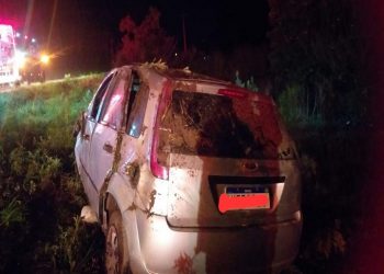 Veículo com sete pessoas colide em árvore em Rio Rufino. Três viaturas no local