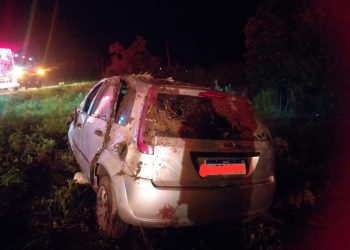 Veículo com sete pessoas colide em árvore em Rio Rufino. Três viaturas no local