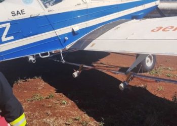 Avião faz pouso normal e moradores confundem com queda