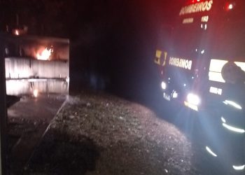 Excesso de velas provoca incêndio em cemitério