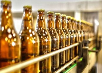 Ambev se posiciona a respeito da possível falta de garrafas para envasar cerveja