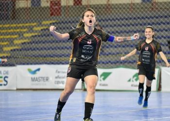 Amandinha está deixando o Leoas