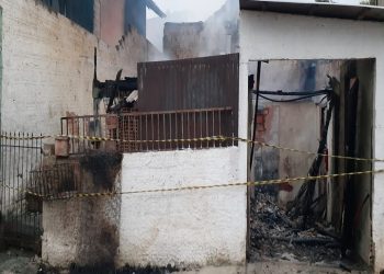 Cadeirante morre carbonizado em sua residência