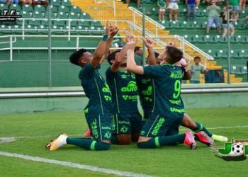 Chapecoense e Camboriú largam na frente na abertura do Catarinense