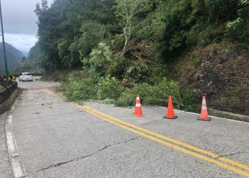 Terceira interrupção na semana na Serra do Rio do Rastro. Segue a limpeza