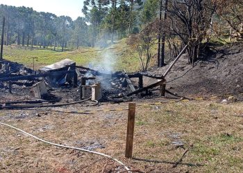 Corpo de Bombeiros encontra corpo carbonizado ao fazer rescaldo