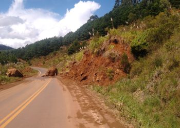 Queda de barreira entre São Joaquim e Urubici