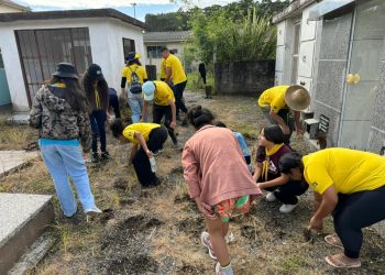 Jovens da igreja Adventista realizam limpeza em cemitério e realizam dezenas de ações